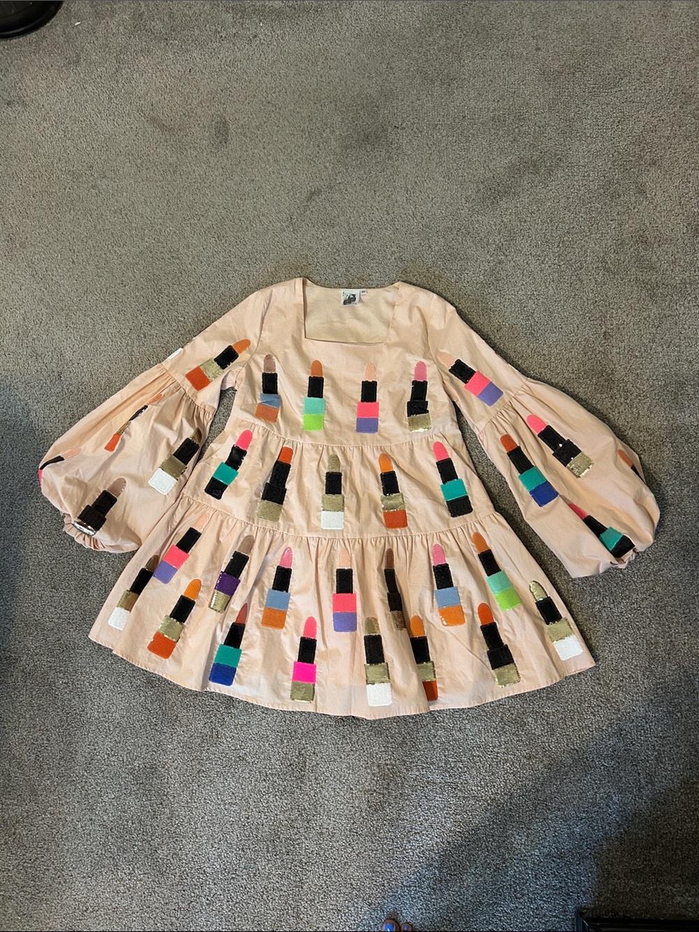 QUEEN OF SPARKLES Peach-Pink Tiered Dress with Multicolor Lipstick Appliqués